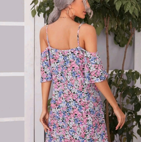 Women's floral cold shoulder free flowing dress - Picture 5 of 5